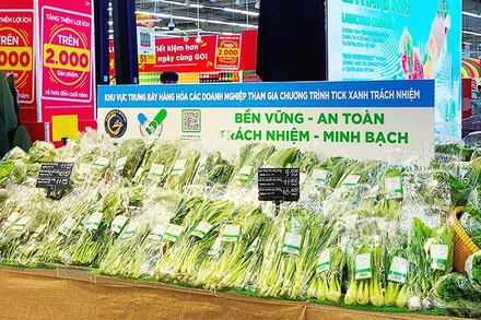 Các gian hàng tham gia chương trình “Tick xanh” đều triển khai khu vực trưng bày bắt mắt, hấp dẫn.