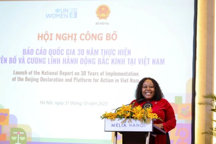 Bà Caroline Nyamayemombe phát biểu tại Hội nghị. Ảnh: UN WOMEN