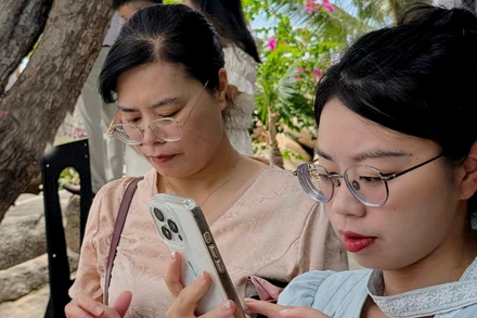 Người dân cần cẩn trọng với các lời mời khi tham gia mạng xã hội. Ảnh: NGUYỆT ANH