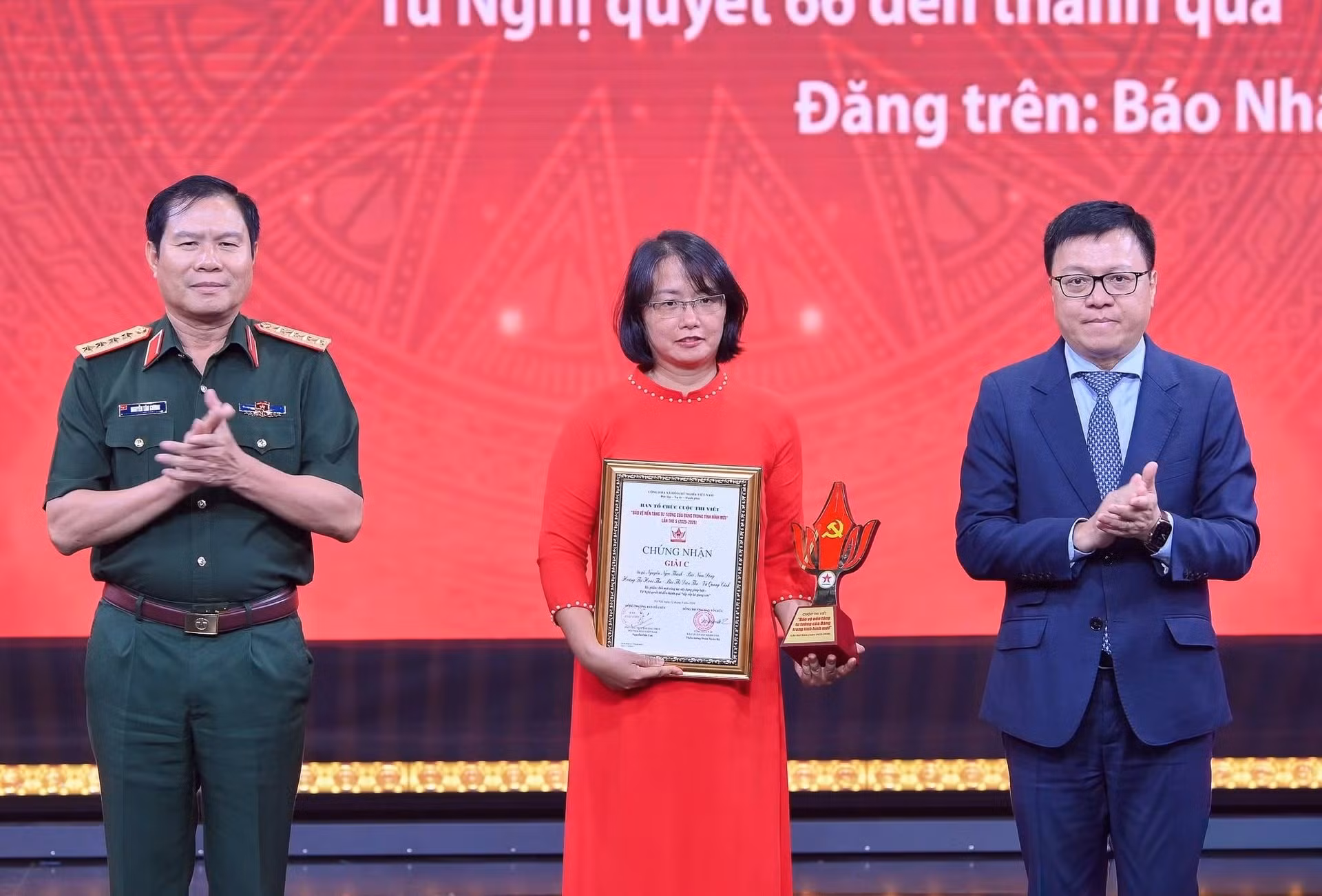 suc-hut-bao-chi-chinh-luan.jpg