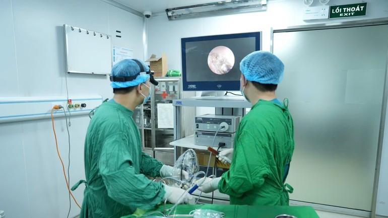 Một ca nội soi tại Bệnh viện Đông Đô (Hà Nội).