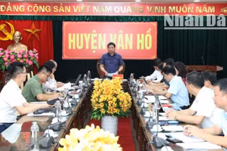 Thiếu tướng Đặng Trọng Cường, Ủy viên Ban Thường vụ Tỉnh ủy, Giám đốc Công an tỉnh, Trưởng đoàn giám sát số 7 của Ban thường vụ Tỉnh ủy Sơn La phát biểu chỉ đạo tại cuộc làm việc.