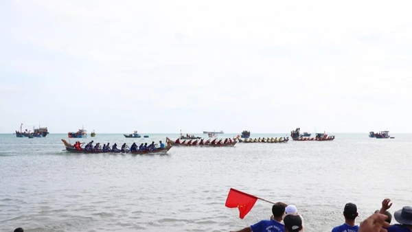 Các vận động viên chuẩn bị vào cuộc tranh tài. (Ảnh: NGUYỄN TRUNG)