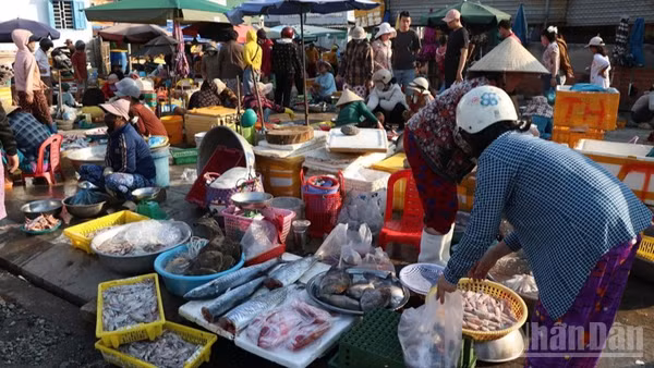 Một góc chợ Nại (phường Ninh Chử, tỉnh Khánh Hòa) vào buổi sáng. (Ảnh: NGUYỄN TRUNG)