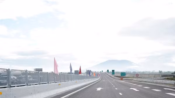 Dự án đường bộ cao tốc Khánh Hòa-Buôn Ma Thuột, hoàn thành và đưa vào khai thác 20km đầu tuyến đúng kế hoạch. (Ảnh: NGUYỄN TRUNG)