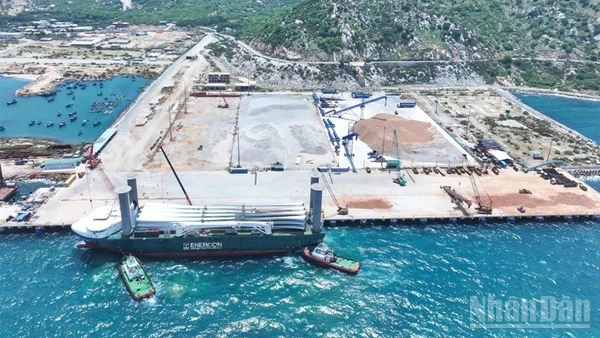 Khu vực xây dựng Cảng tiếp nhận khí LNG phục vụ Nhà máy nhiệt điện LNG Cà Ná, xã Cà Ná, tỉnh Khánh Hòa. (Ảnh: NGUYỄN TRUNG)