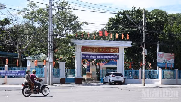 Trường tiểu học Mỹ Hương và Trường tiểu học Đạo Long, thuộc địa bàn phường Phan Rang (tỉnh Khánh Hòa) sáp nhập thành Trường tiểu học Mỹ Hương. (Ảnh: NGUYỄN TRUNG) 
