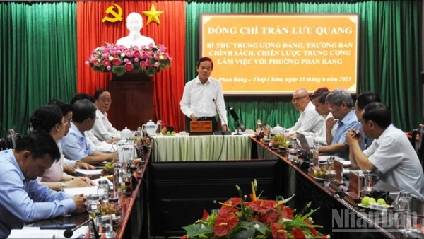 Quang cảnh buổi làm việc.