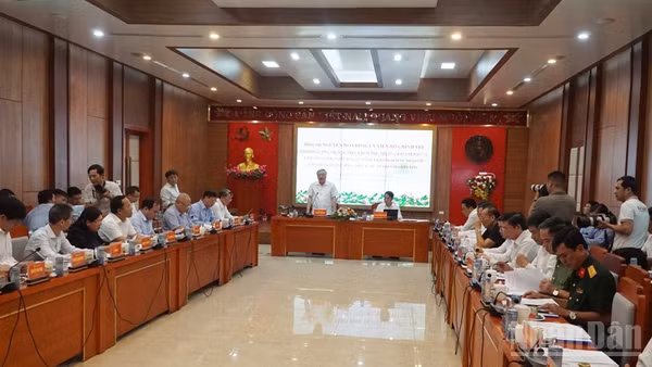 Quang cảnh buổi làm việc của Đoàn công tác của Chính phủ với Ban Thường vụ Tỉnh ủy Khánh Hòa. (Ảnh: NGUYỄN TRUNG)