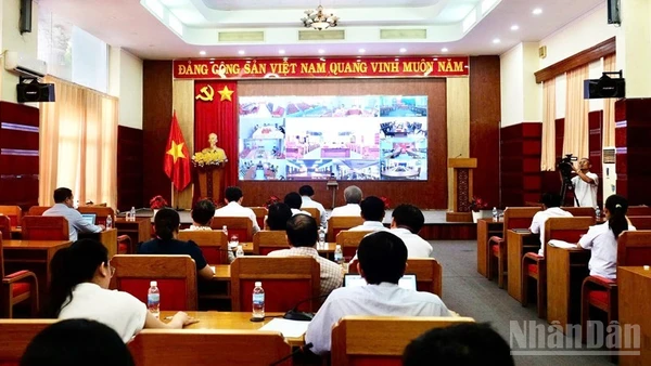 Quang cảnh buổi họp. (Ảnh: VŨ TÂN)