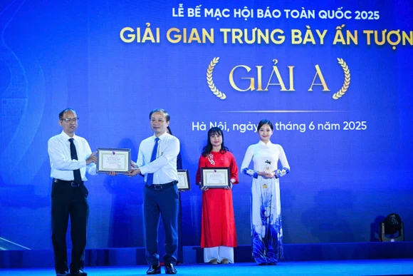 Liên Chi hội Báo Nhân Dân đoạt giải A Gian trưng bày ấn tượng.