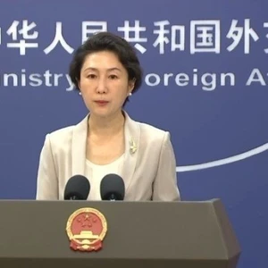 Người phát ngôn Bộ Ngoại giao Trung Quốc Mao Ninh tại cuộc họp báo. (Ảnh: CCTV)