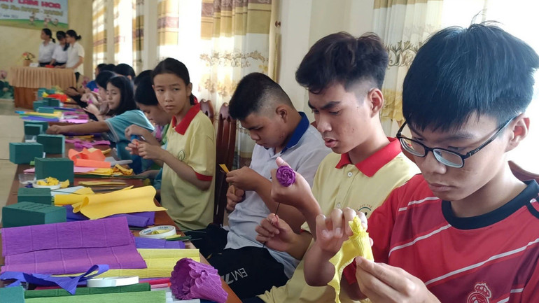 Các em học sinh được học nghề. 1000014880.jpg