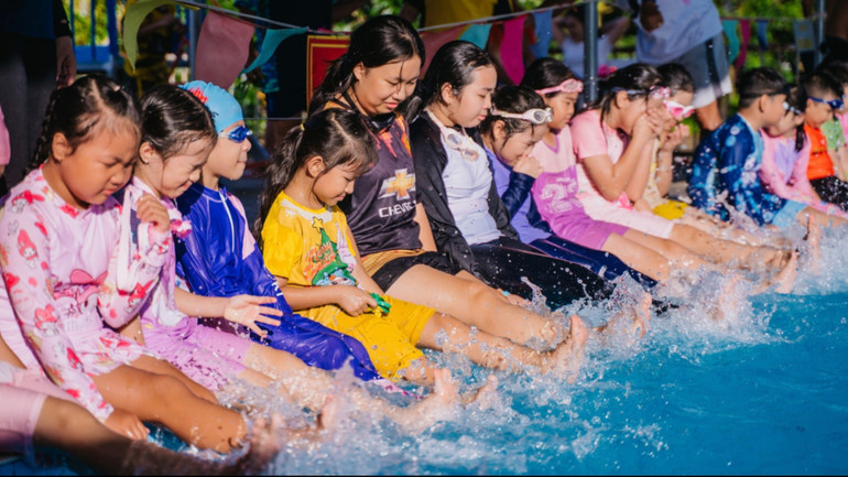 Học sinh của cô Quý gồm nhiều độ tuổi. 1000014128.jpg