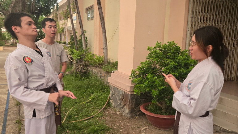Lớp học cũng là nơi các em giao lưu, gặp gỡ. 1000000231.jpg