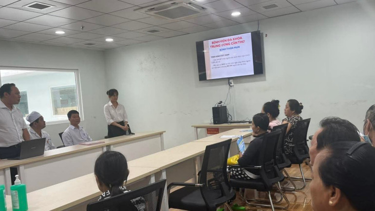 Bệnh viện đa khoa Trung ương Cần Thơ thực hiện tư vấn ghép tạng cho bệnh nhân suy thận mạn giai đoạn cuối tại Bệnh viện đa khoa Kiên Giang. 1000013939.jpg