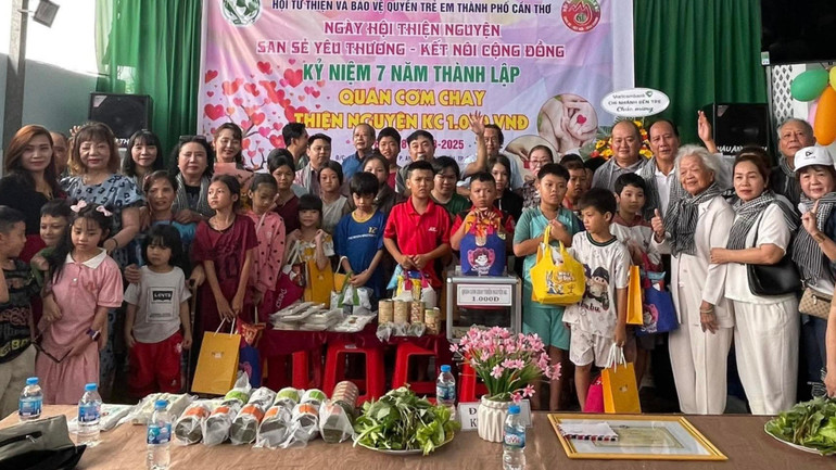 Ngoài quán cơm từ thiện, Hội Từ thiện và Bảo vệ quyền trẻ em thành phố Cần Thơ còn tổ chức nhiều hoạt động ý nghĩa cho cộng đồng. 1000016120.jpg