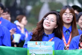 Sinh viên tình nguyện Thủ đô có mặt tại Lễ xuất quân Chiến dịch "Mùa hè xanh" năm 2025. 