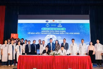 Đại diện hai đơn vị ký kết thỏa thuận hợp tác toàn diện.