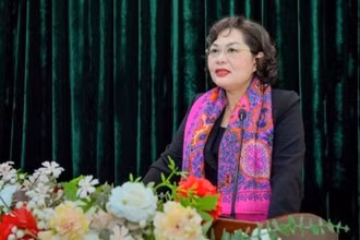 Đồng chí Nguyễn Thị Hồng thay mặt các đồng chí được giới thiệu ứng cử phát biểu tại Hội nghị.