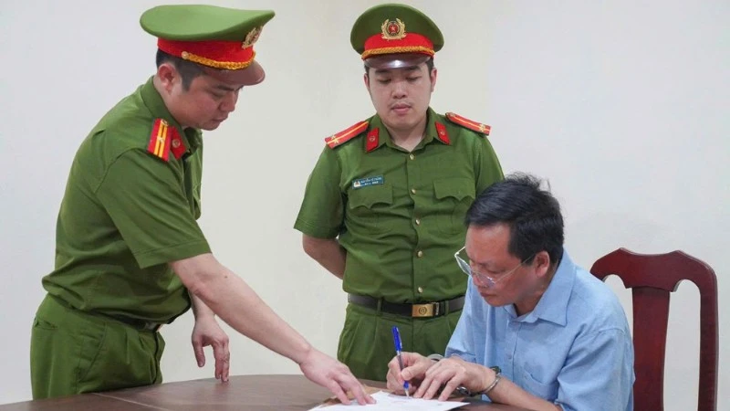 Phú Thọ: Bắt giữ Giám đốc, Hiệu trưởng vì chiếm đoạt tiền hỗ trợ người yếu thế
