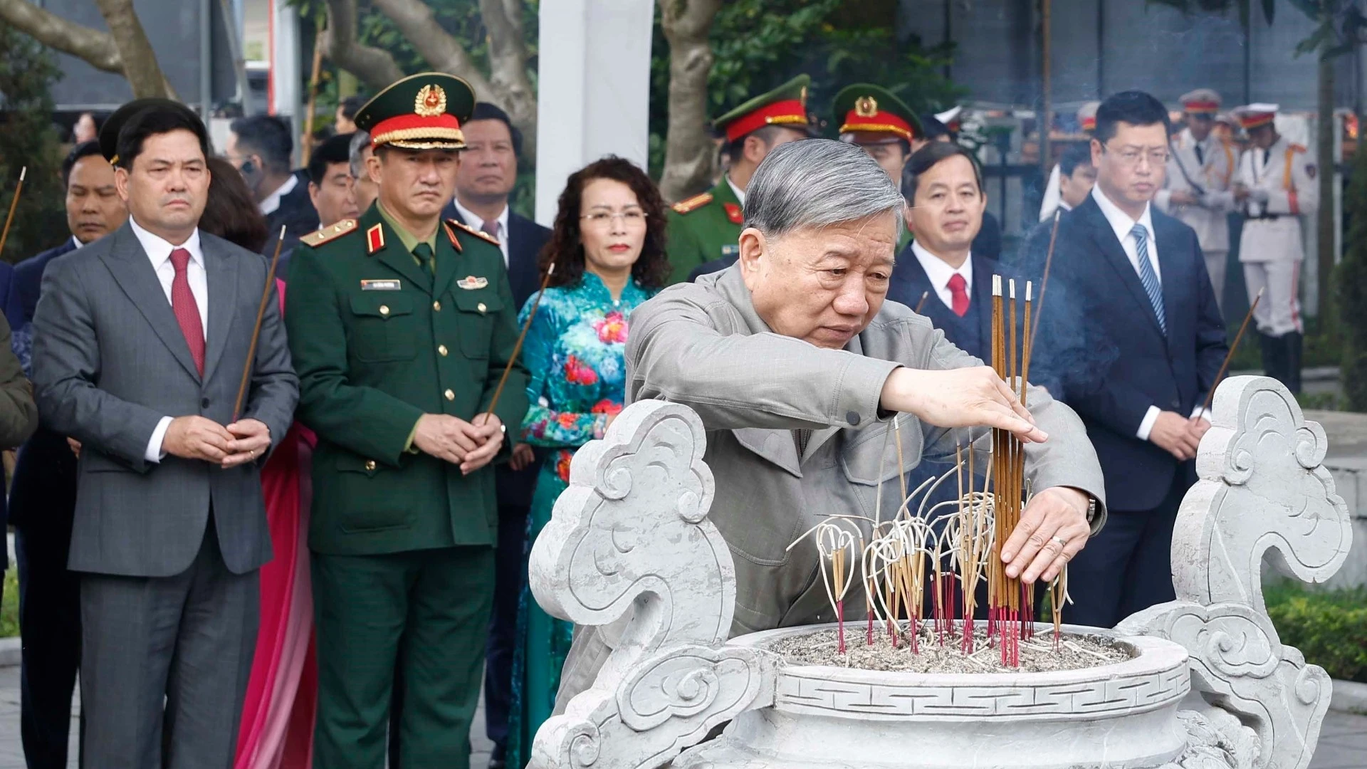 Tổng Bí thư Tô Lâm tham quan các khu lưu niệm lãnh đạo tiền bối tại Bắc Ninh và Hưng Yên