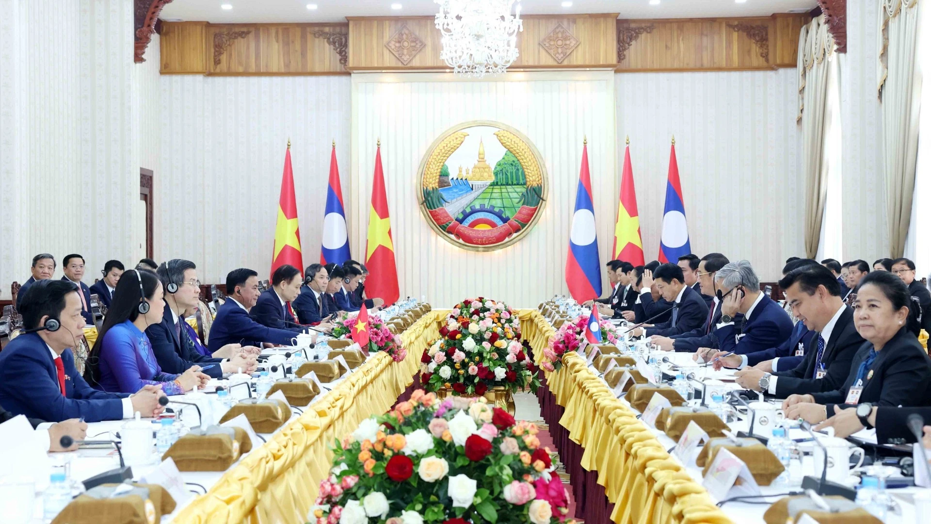 Thủ tướng Lào Sonexay Siphandone hội kiến Thường trực Ban Bí thư Trần Cẩm Tú