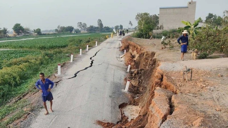 Đồng Tháp: Sạt lở nghiêm trọng cắt đứt tuyến đường sông Phú An, đe dọa an toàn giao thông