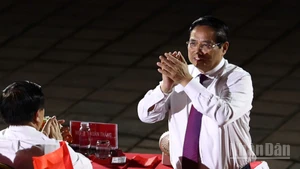 [Ảnh] Chương trình "Thời khắc vàng" tại điểm cầu Huế