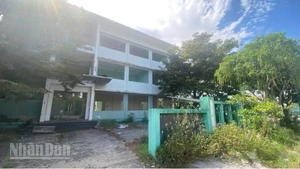 Không được đưa vào sử dụng, không có phương án bảo vệ, tòa nhà đã bị trộm cắp, phá hoại.