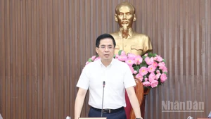 Chủ tịch Ủy ban nhân dân tỉnh Quảng Ngãi Nguyễn Hoàng Giang phát biểu kết luận tại phiên họp.