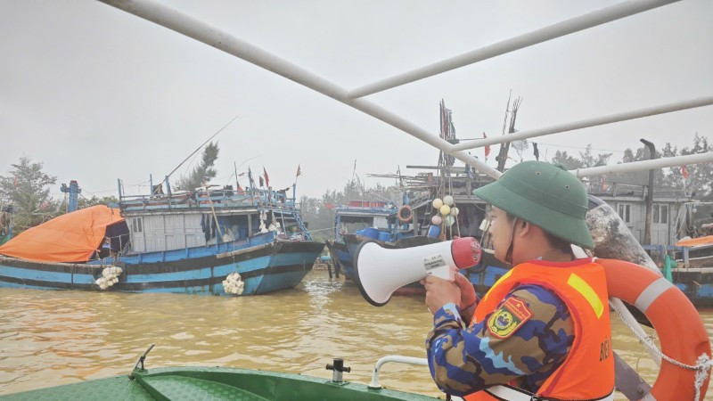 Hải đội Biên phòng 2 kêu gọi tàu thuyền.
