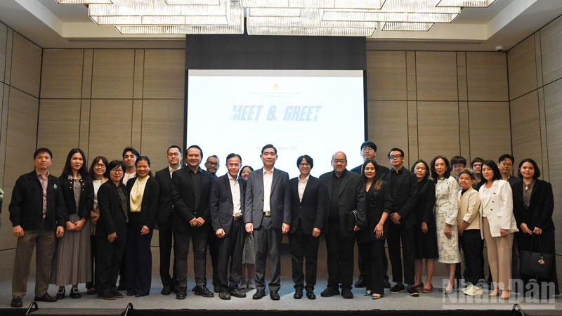 Các đại biểu tham dự cuộc gặp gỡ. (Ảnh: MINH THẮNG)