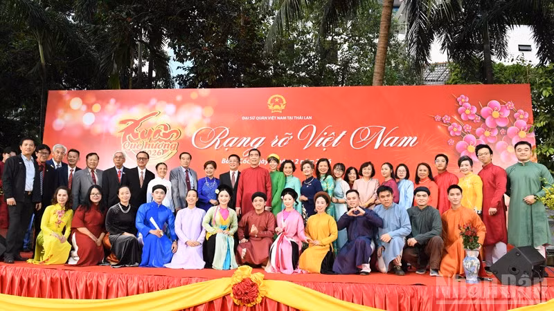 Chương trình Tết cộng đồng 2026 với chủ đề Rạng rỡ Việt Nam. (Ảnh: MINH THẮNG)