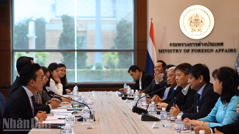 Đoàn đại biểu Hội Nhà báo Việt Nam tại Bộ Ngoại giao Thái Lan. (Ảnh: MINH THẮNG)