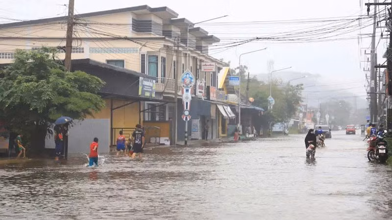 Nhiều tỉnh miền nam Thái Lan đối mặt với tình trạng lũ lụt. (Ảnh: NBT)