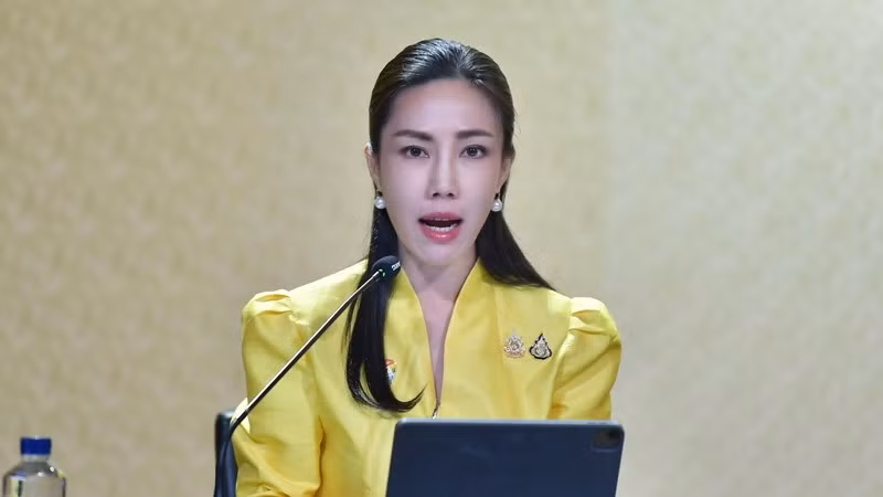 Phó phát ngôn viên Sasikarn Watthanachan thông tin về kết quả ngăn chặn lừa đảo trực tuyến. (Ảnh: Văn phòng Thủ tướng Thái Lan)