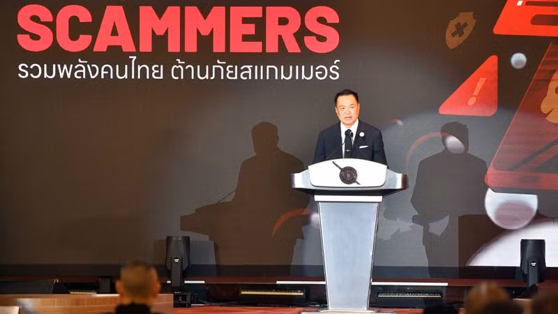 Thủ tướng Thái Lan Anutin Charnvirakul phát biểu tại một hội nghị phòng chống lừa đảo. (Ảnh: Văn phòng Thủ tướng Thái Lan)