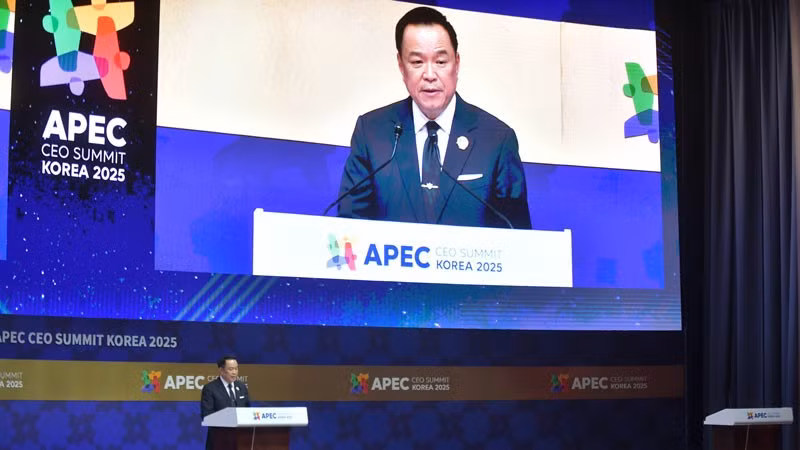Thủ tướng Thái lan Anutin Charnvirakul phát biểu tại Hội nghị thượng đỉnh Doanh nghiệp APEC 2025 ở Hàn Quốc. (Ảnh: Văn phòng Thủ tướng Thái Lan)