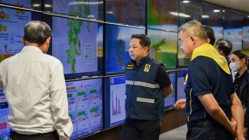 Cục Phòng chống và Giảm nhẹ thiên tai Thái Lan đưa ra các biện pháp kiểm soát khói mù. (Ảnh: NBT)