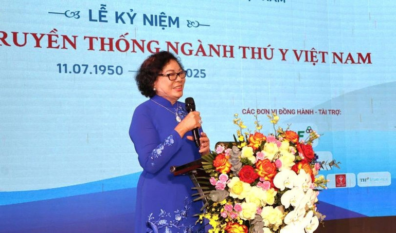 Tiến sĩ Nguyễn Thị Hương, Chủ tịch Hội Khoa học Kỹ thuật Thú y Việt Nam phát biểu. chi-huong1.jpg