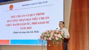 Phó Giáo sư, Tiến sĩ Trần Anh Tuấn, Chánh văn phòng Hội đồng Giáo sư Nhà nước phổ biến các nội dung về xét công nhận Giáo sư, Phó Giáo sư năm 2025.