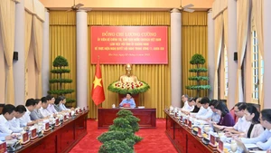 Toàn cảnh buổi làm việc.