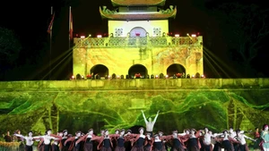 Việt Nam - Huyền sử diễn ca: Thăng Long - Tứ Trấn là sản phẩm nghệ thuật hướng đến kích cầu du lịch, do nhiều nhà hát của Bộ Văn hóa, Thể thao và Du lịch phối hợp thực hiện.