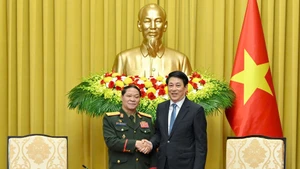 Chủ tịch nước tiếp Chủ nhiệm Tổng cục Chính trị Quân đội nhân dân Lào. (Ảnh: THỦY NGUYÊN)