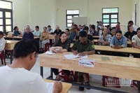 Xã Ba Lòng, tỉnh Quảng Trị tổ chức trao quà cho người nhân dịp kỷ niệm 80 năm Cách mạng Tháng Tám và Quốc khánh 2/9.