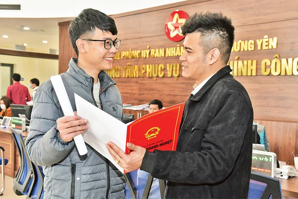 Rút ngắn thời gian cấp phép thành lập doanh nghiệp giúp thúc đẩy dòng vốn chảy vào sản xuất, kinh doanh. Ảnh: Thanh Lâm