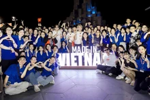 Đoàn viên, thanh niên và các nghệ sĩ góp mặt trong "Chuyến xe Tự hào Việt Nam".