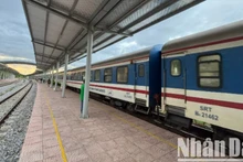 Ngành đường sắt phải tạm hoãn đôi tàu DH1/DH2 vì không đủ hành khách.