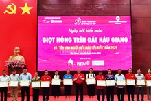 Tôn vinh các cá nhân hiến máu tiêu biểu năm 2025.